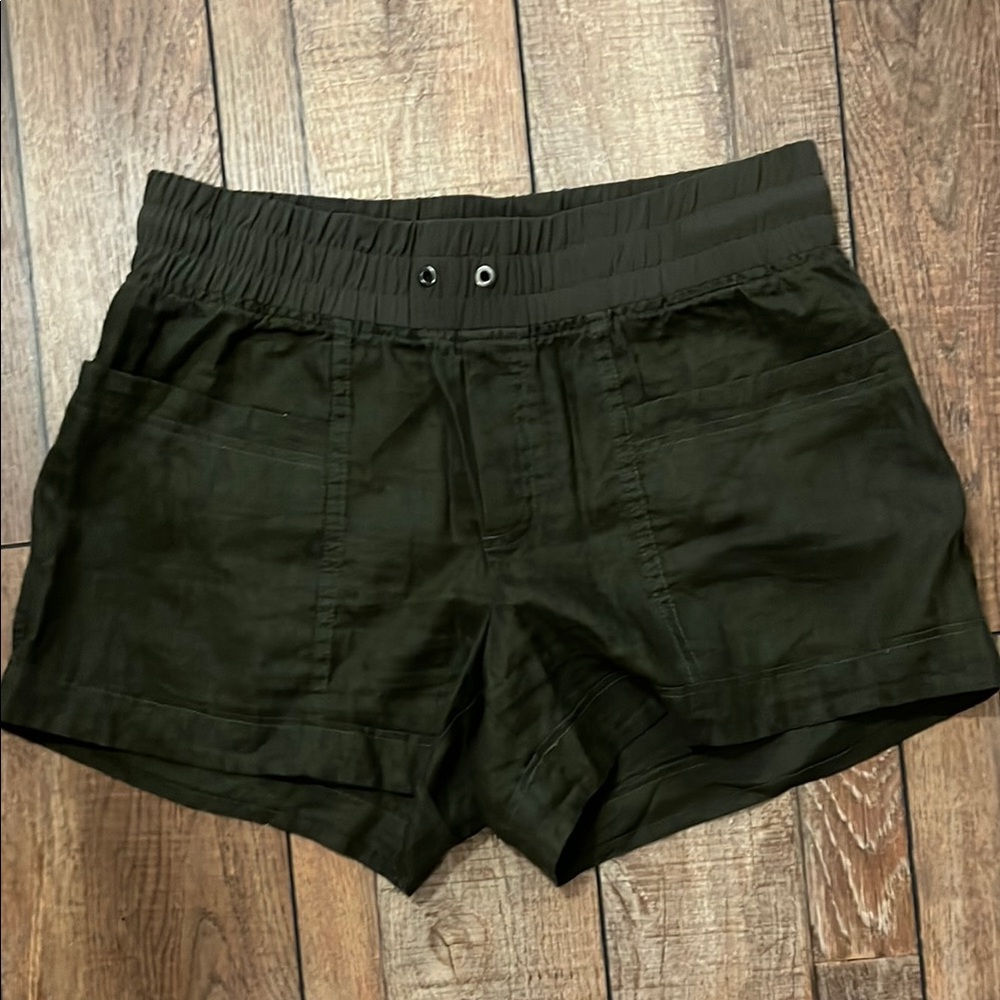 Athleta Black Cargo Shorts Lightweight Elastic Waist